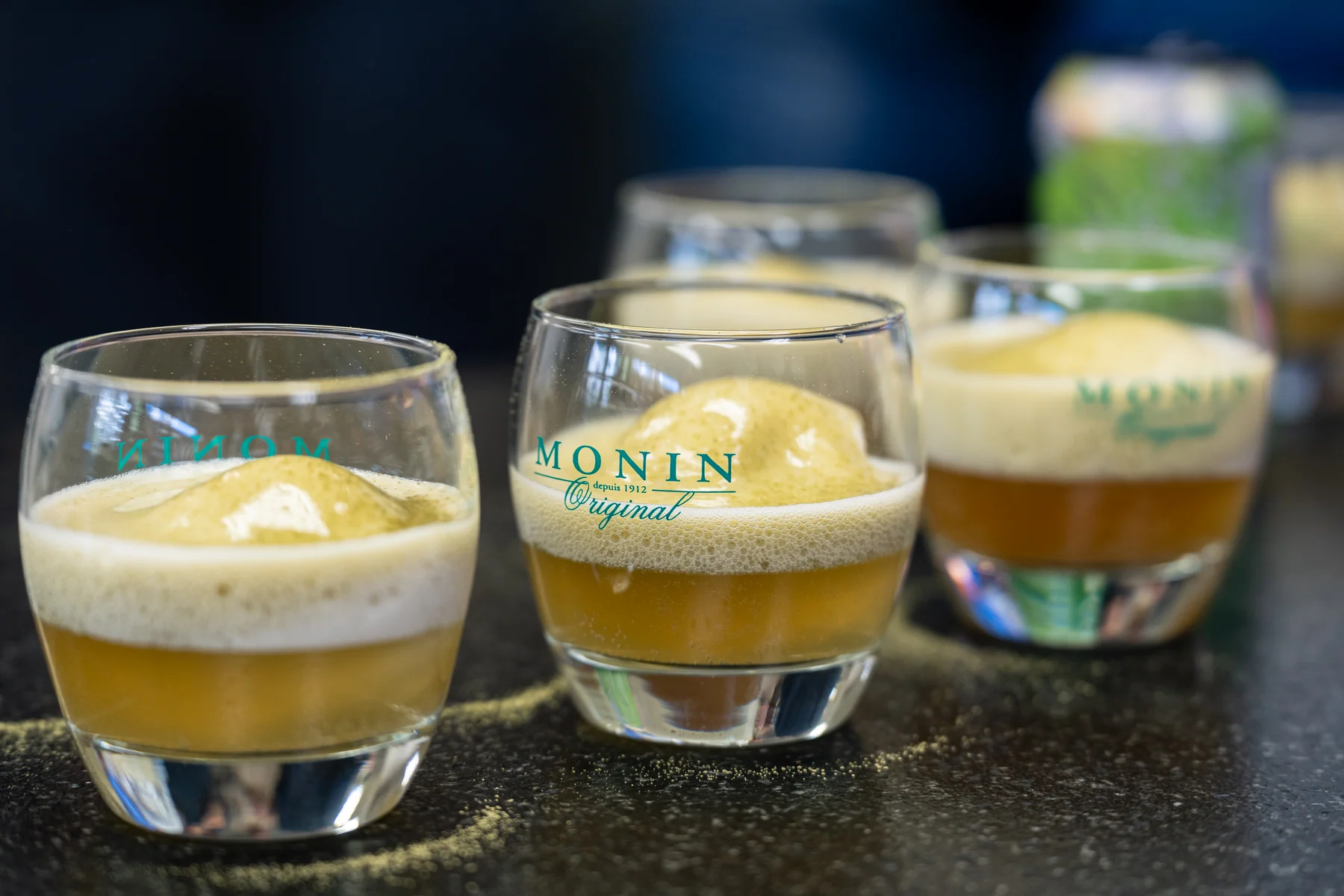 Nápoje s pěnou ve sklenicích MONIN na iSi Masterclass 2026