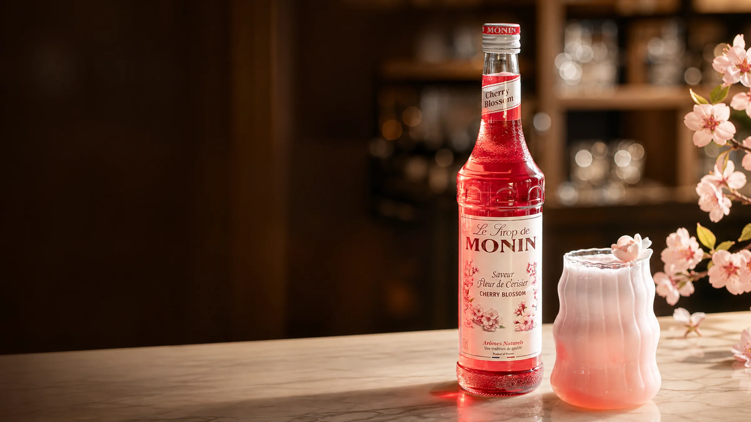 MONIN Sakura s jemně růžovým nápojem