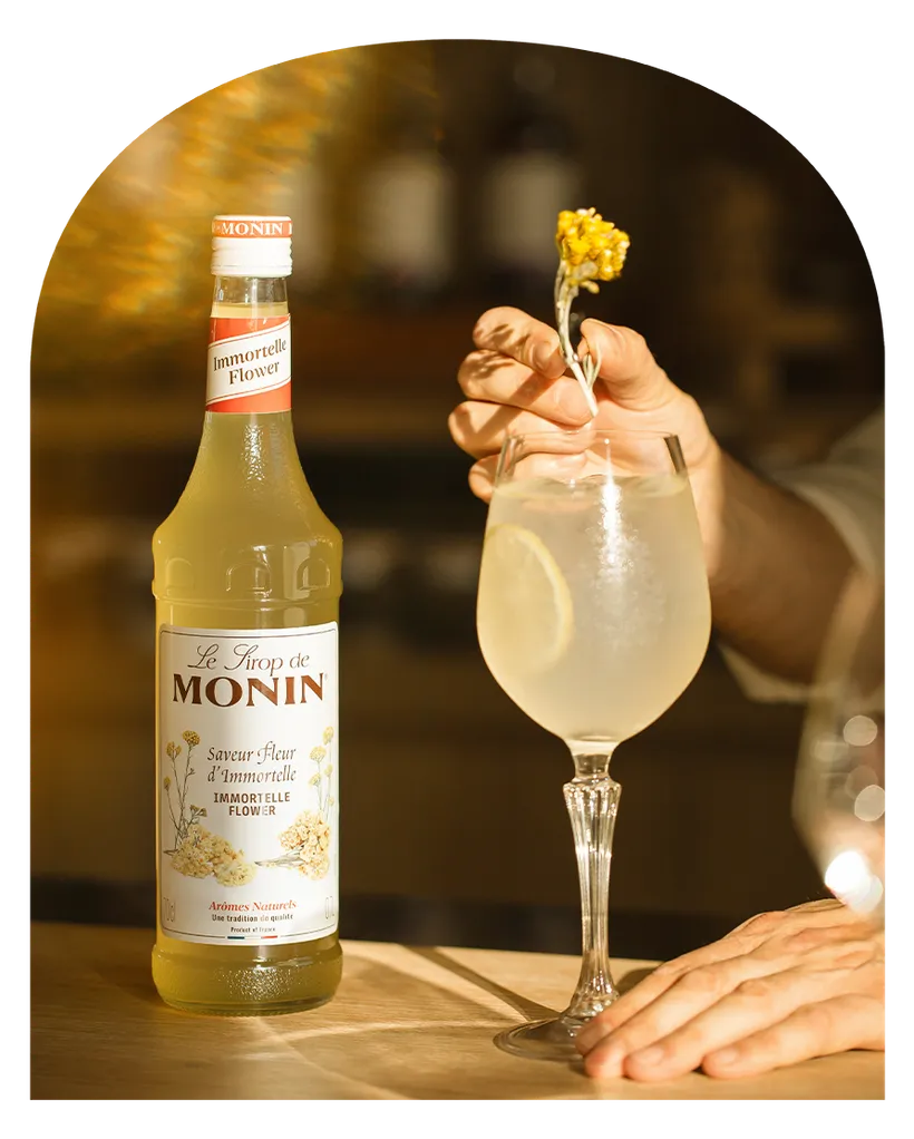 MONIN Slaměnka s květinovým nápojem