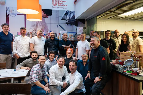 Společná fotografie účastníků a lektorů iSi Masterclass 2026